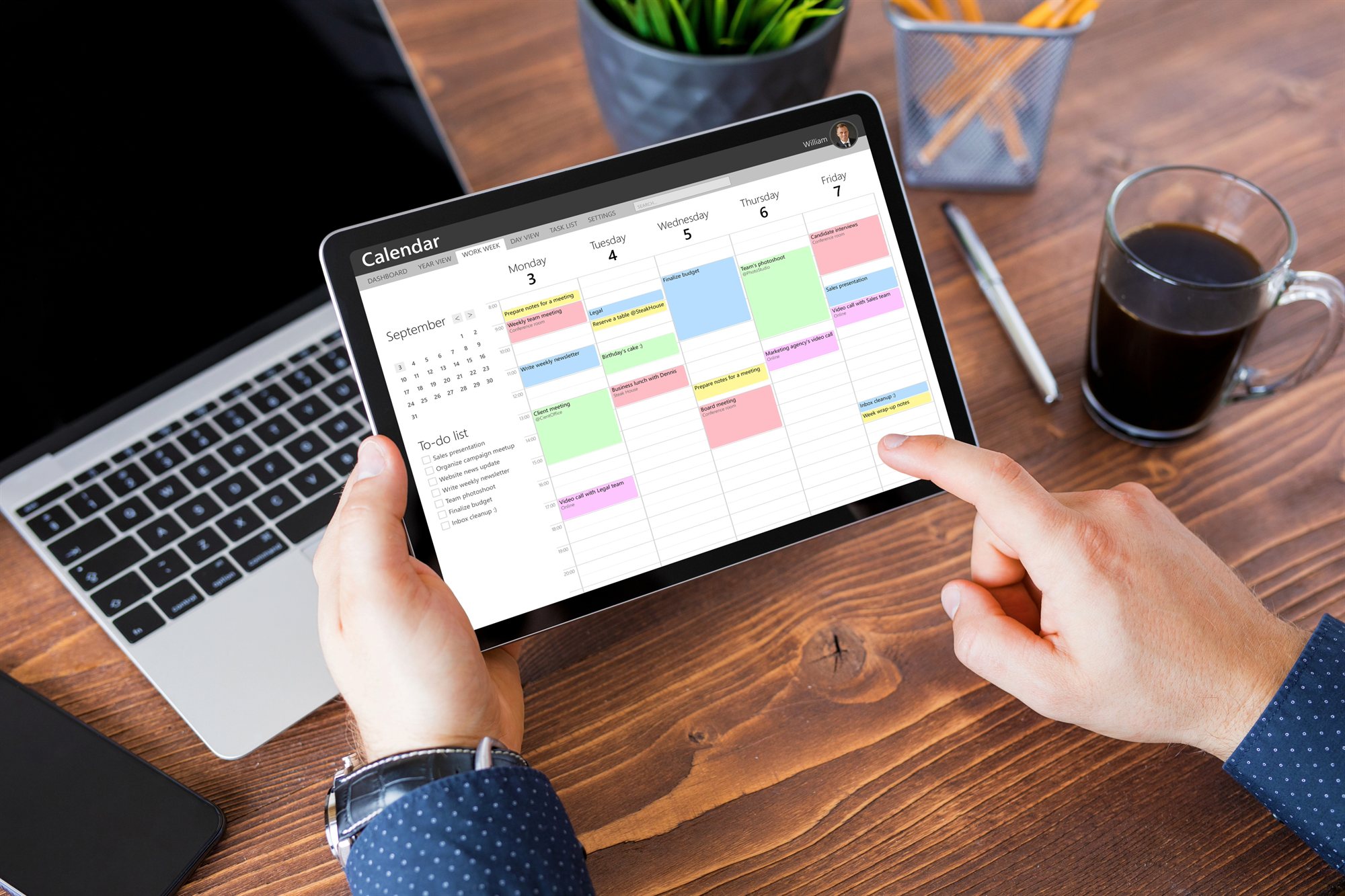 Calendario lleno en tablet: agenda gestionada por Voxply